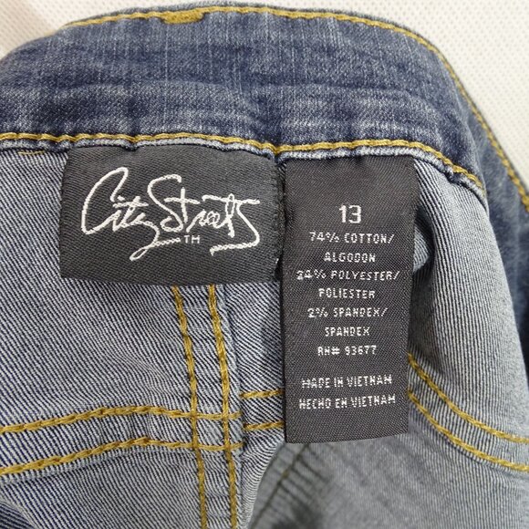 City Streets Blue Bermuda Crop Denim Jean Shorts Juniors Size 13 Cuffed Hem - Picture 3 of 12